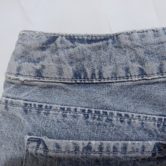 Silver Jeans Shorts Light Wash - Picture 8 of 8